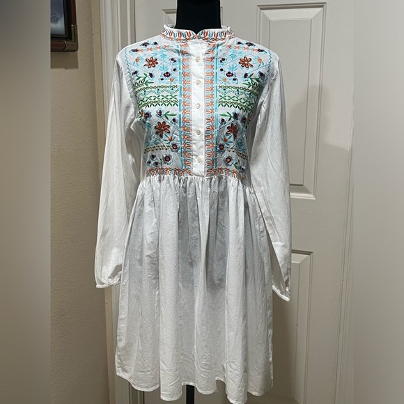 SHANA WHITE  EMBROIDERED DRESS SIZE S. - Picture 4 of 10
